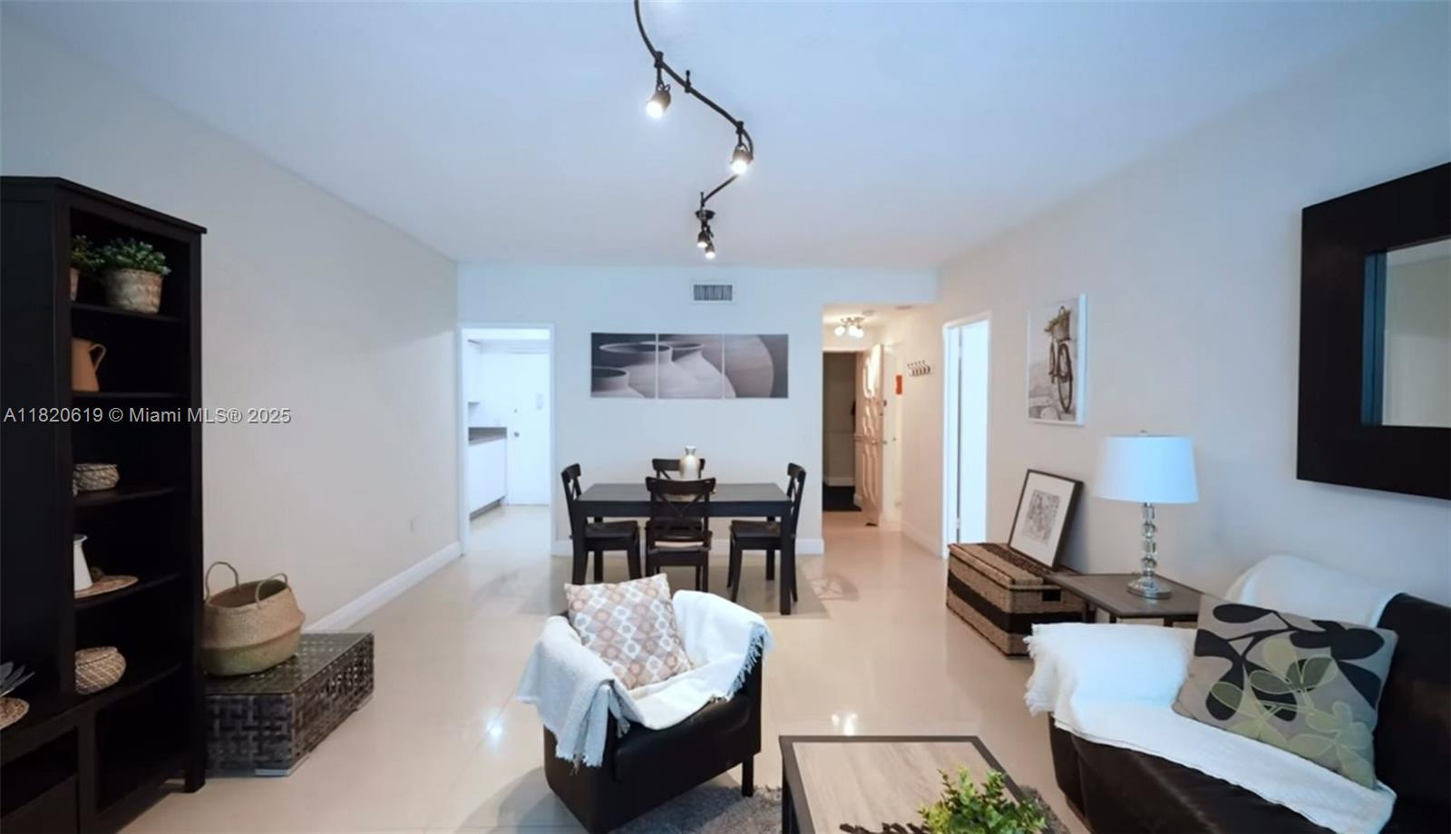 3505 S Ocean Dr 411, Hollywood, Broward County, Florida - 1 Bedrooms  
2 Bathrooms - 