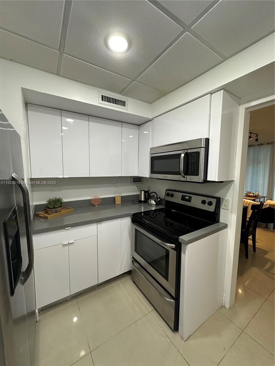 ALEXANDER TOWERS CONDO - Residential