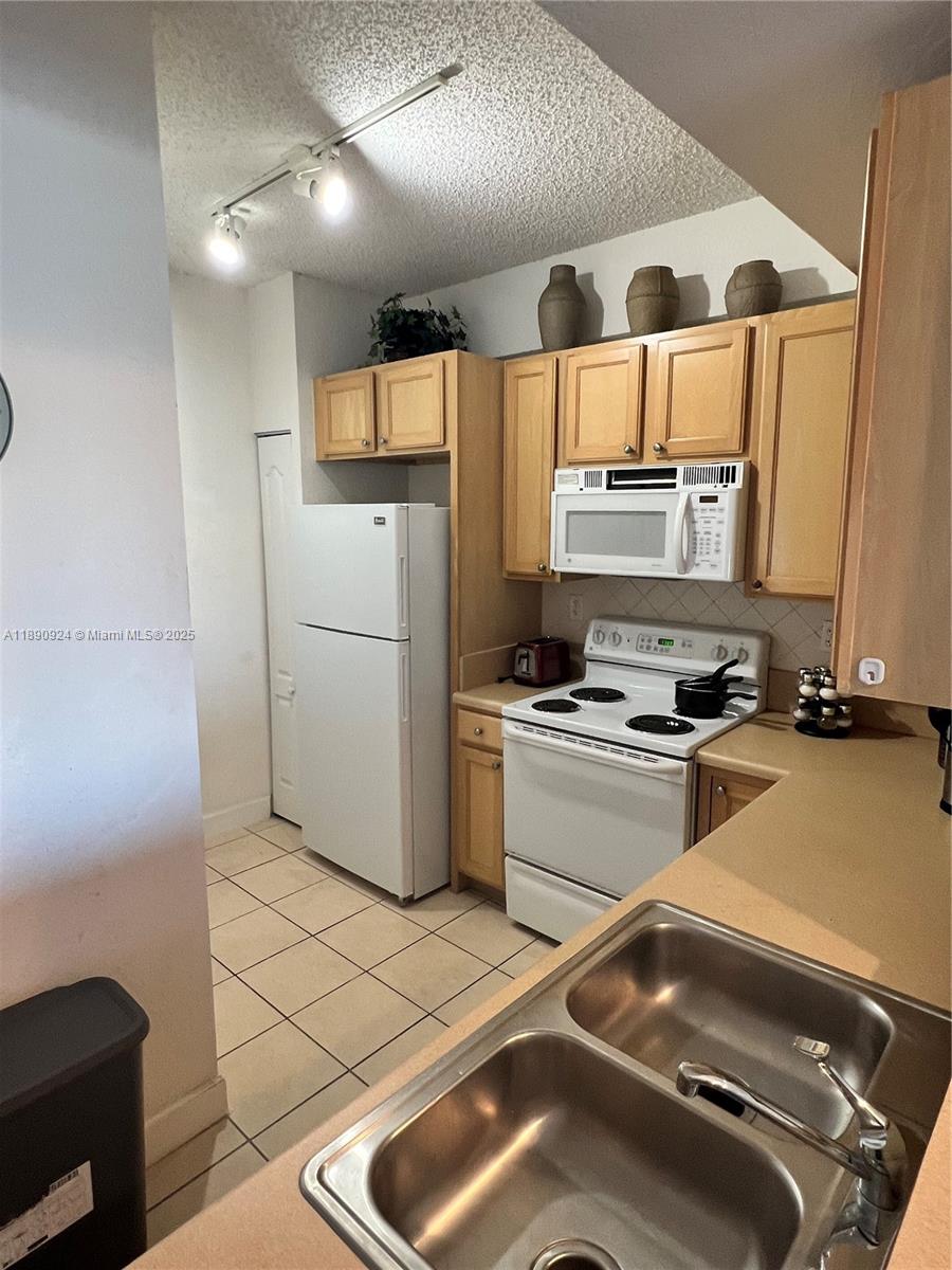 Valencia - Residential Lease