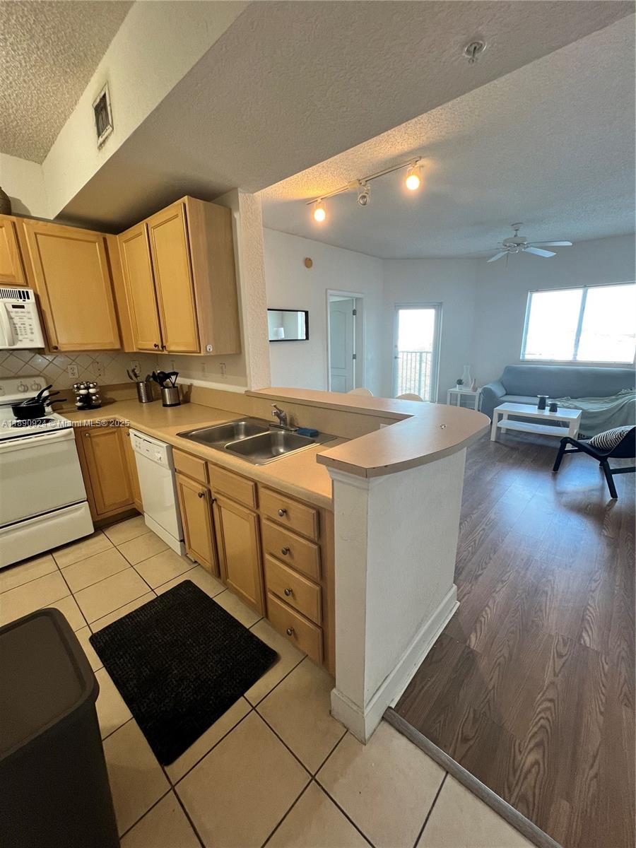Valencia - Residential Lease