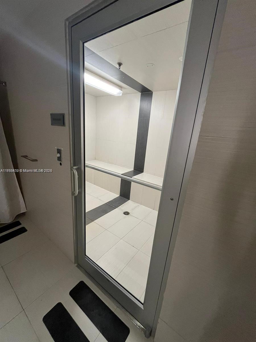 THE PLAZA 901 BRICKELL CO - Residential