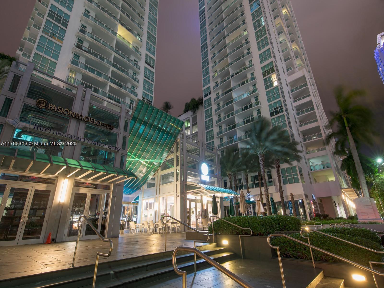 THE PLAZA 901 BRICKELL CO - Residential