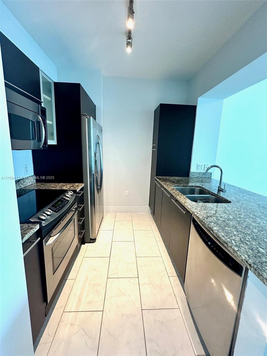 THE PLAZA 901 BRICKELL CO - Residential