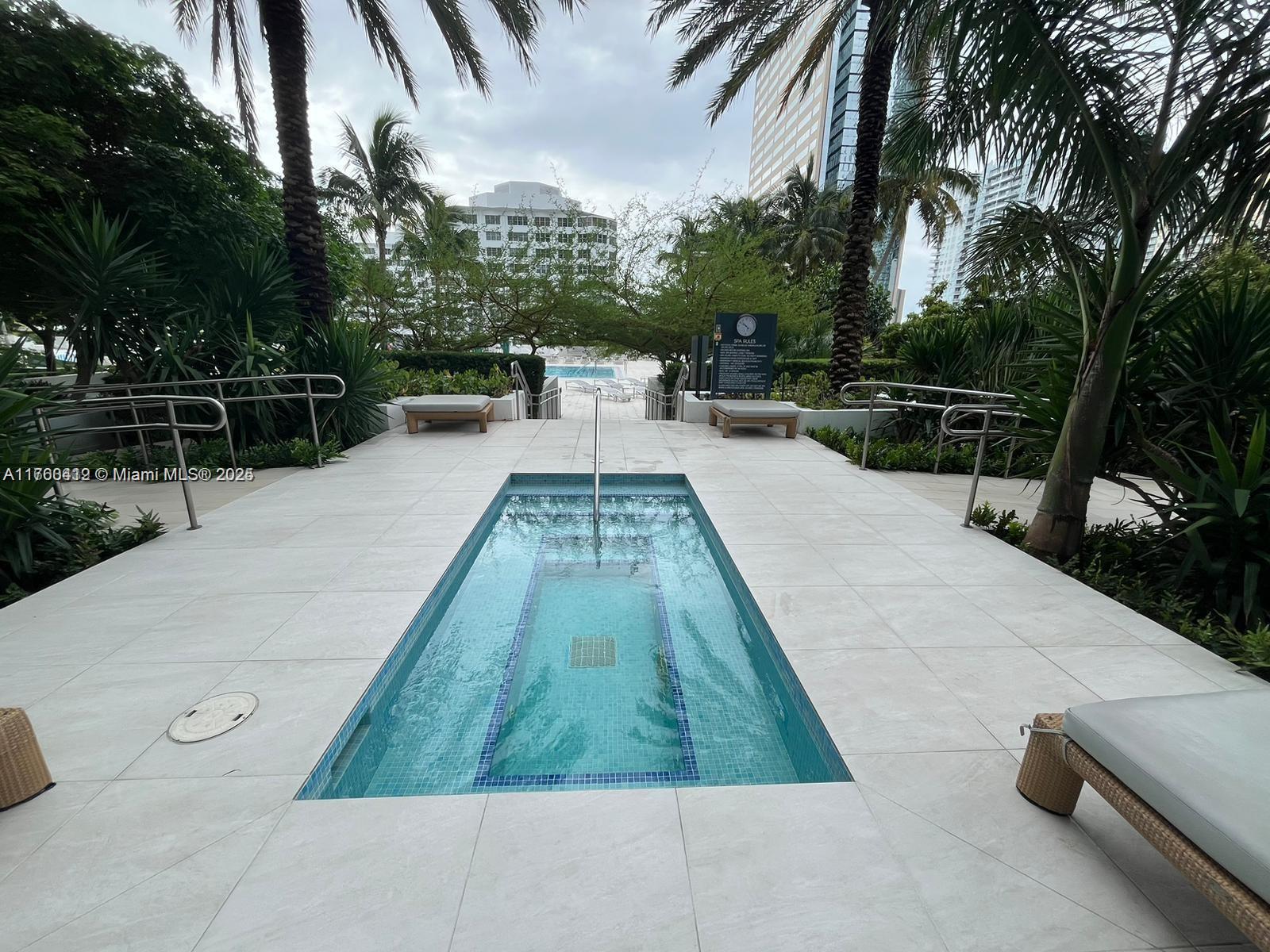 THE PLAZA 901 BRICKELL CO - Residential