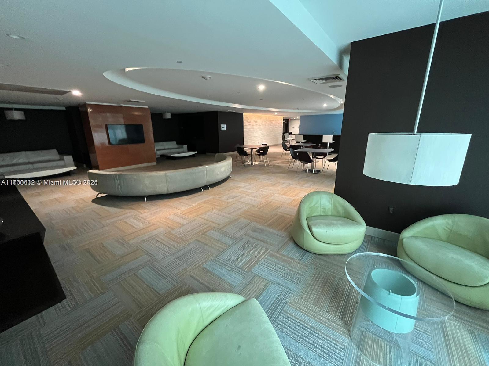 THE PLAZA 901 BRICKELL CO - Residential