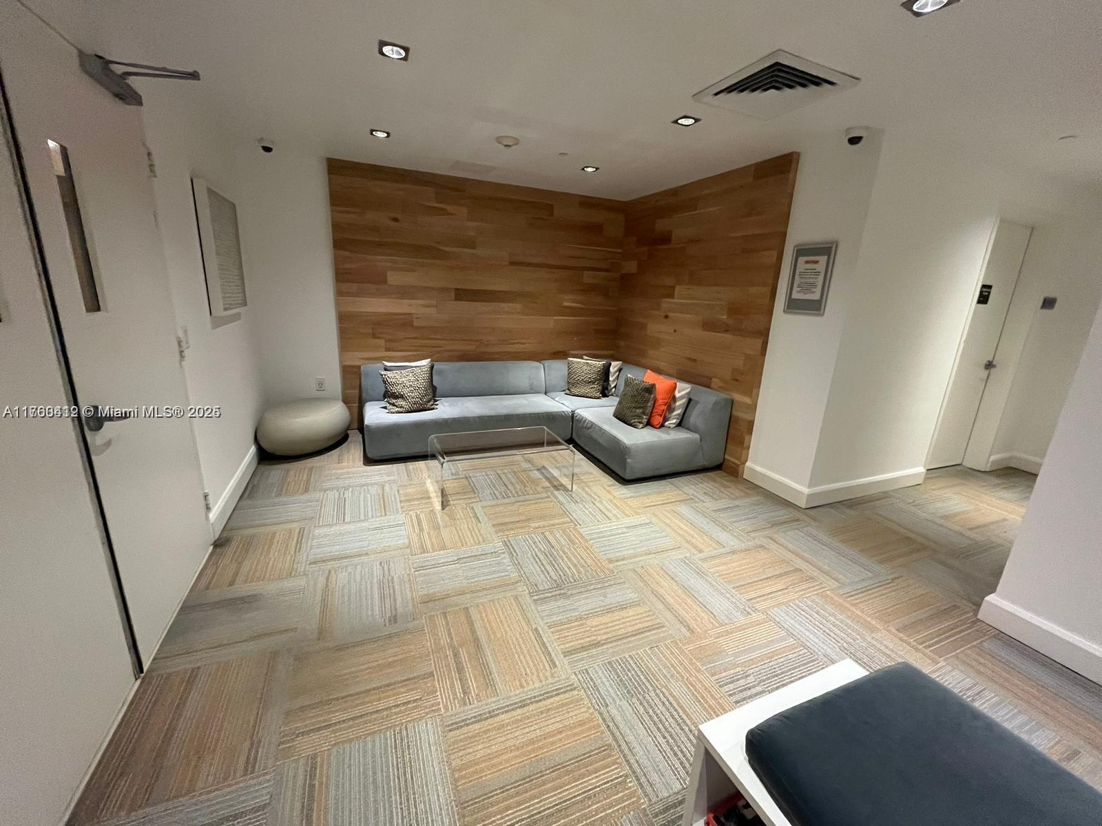 THE PLAZA 901 BRICKELL CO - Residential