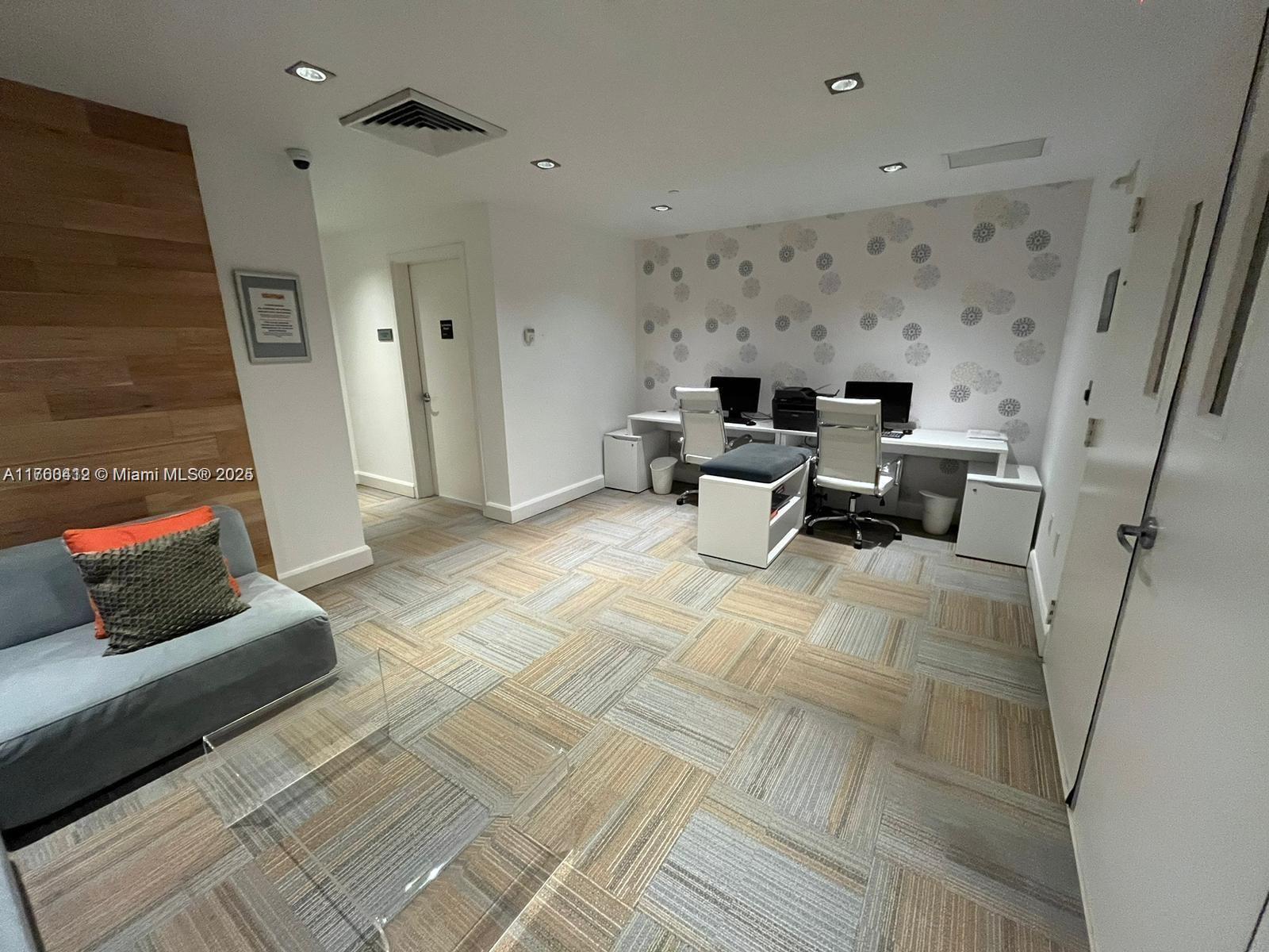 THE PLAZA 901 BRICKELL CO - Residential