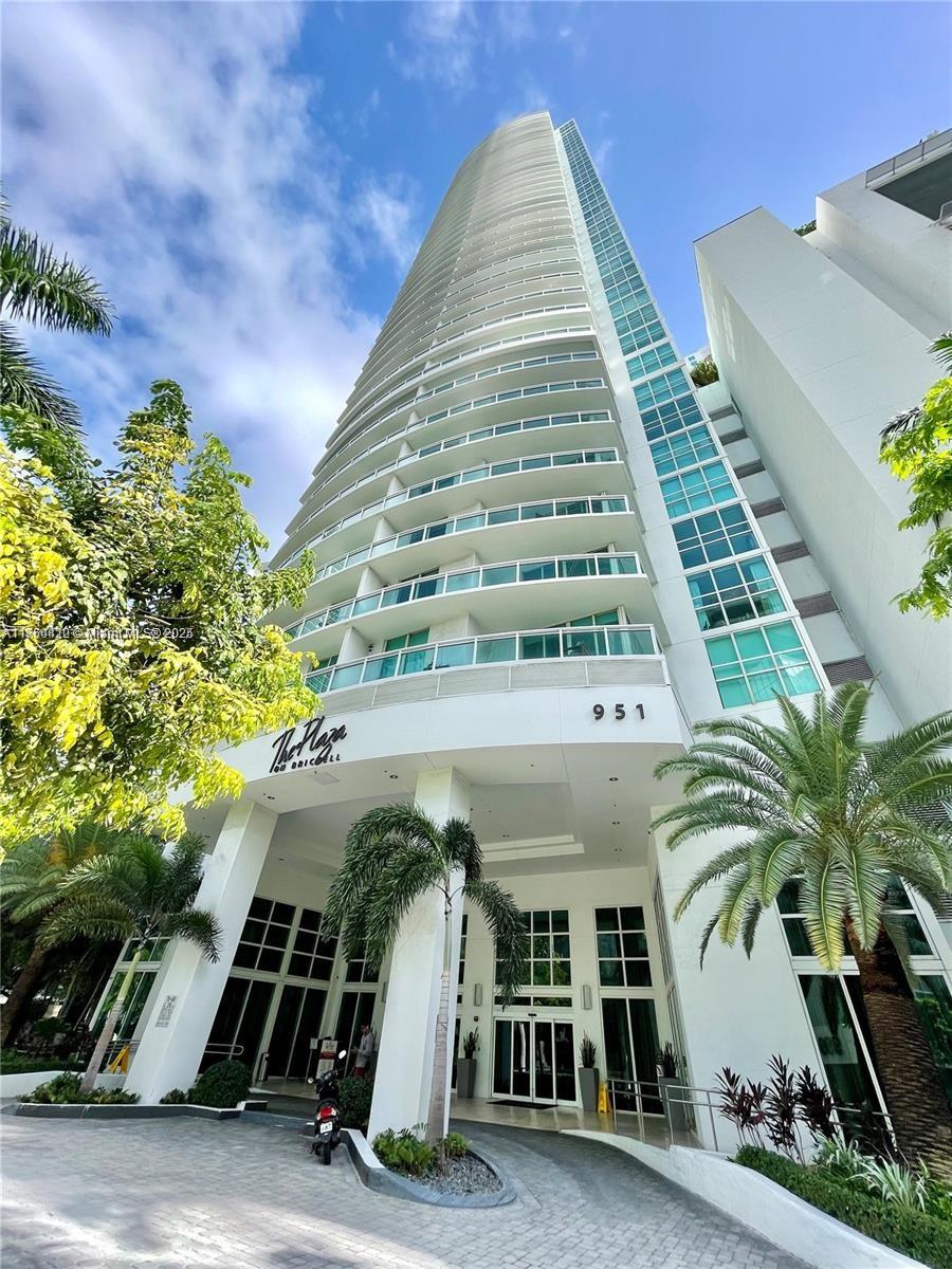 Property for Sale at 951 Brickell Ave 3403, Miami, Broward County, Florida - Bedrooms: 1 
Bathrooms: 1  - $524,900