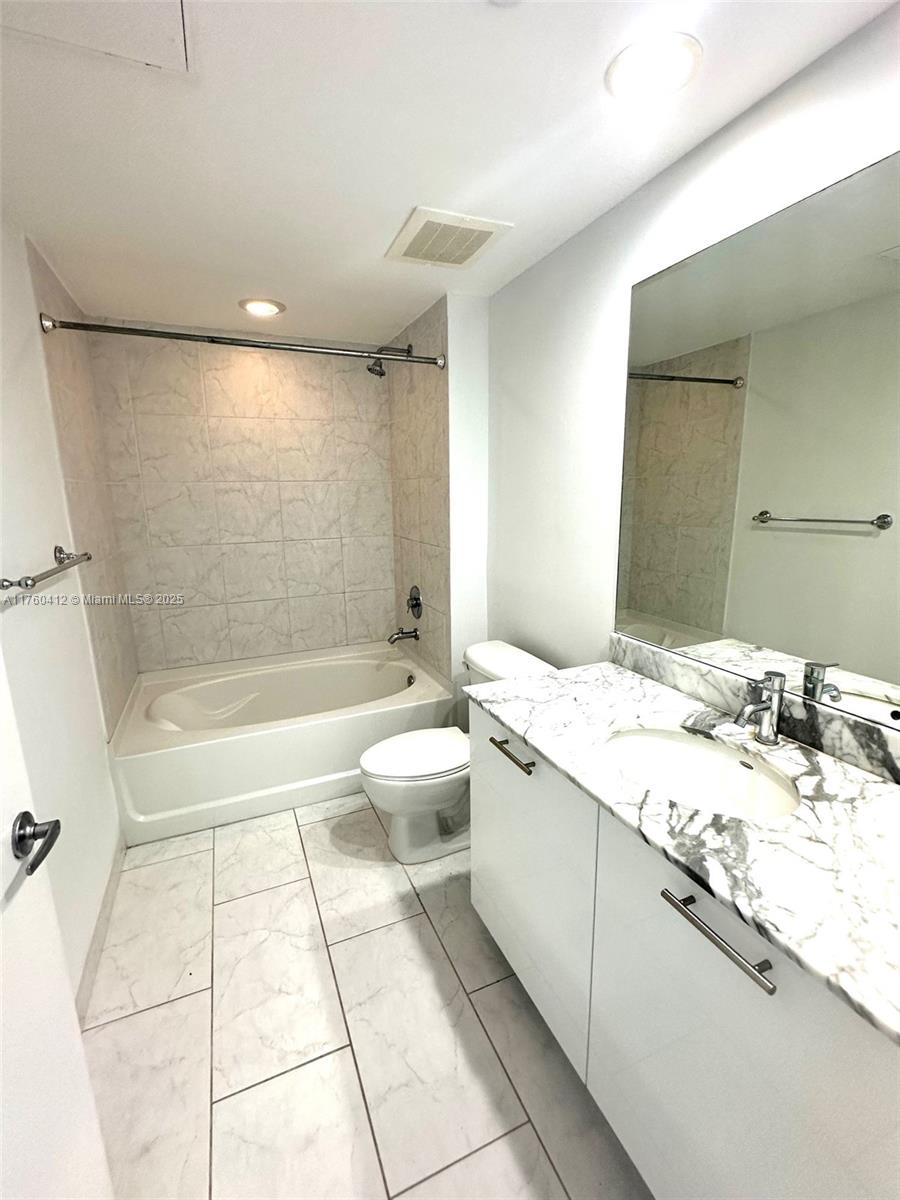 THE PLAZA 901 BRICKELL CO - Residential