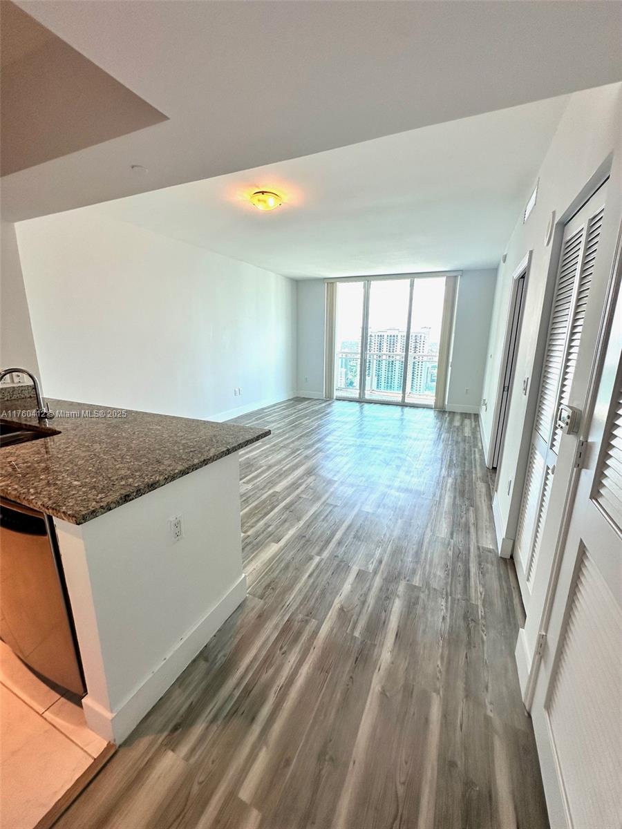 THE PLAZA 901 BRICKELL CO - Residential