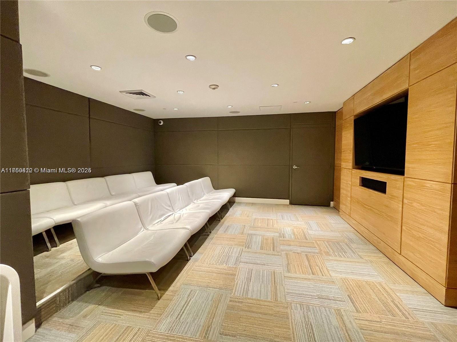 THE PLAZA 901 BRICKELL CO - Residential