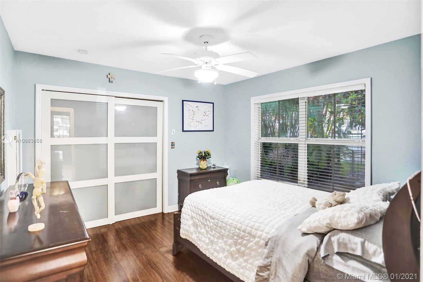 C GABLES COUNTRY CLUB SEC - Residential