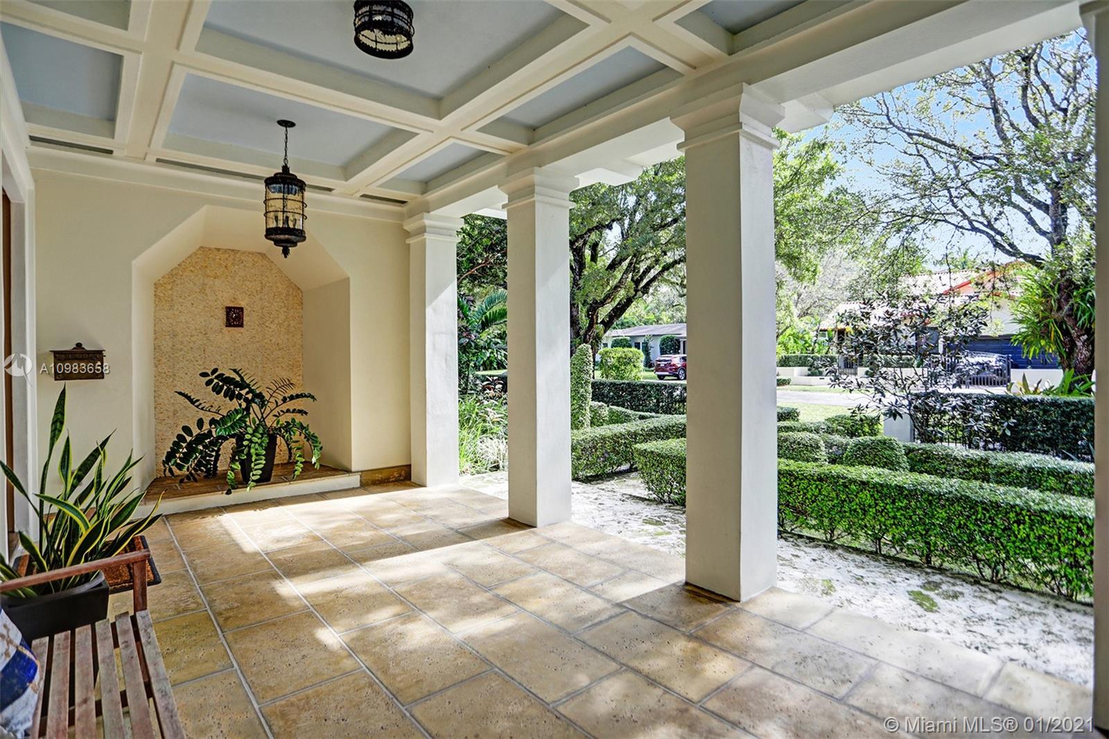C GABLES COUNTRY CLUB SEC - Residential