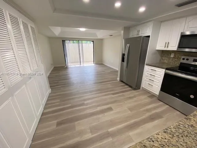 Miami, Florida 33173, United States, 2 Bedrooms Bedrooms, ,3 BathroomsBathrooms,Residential,Pending,53330