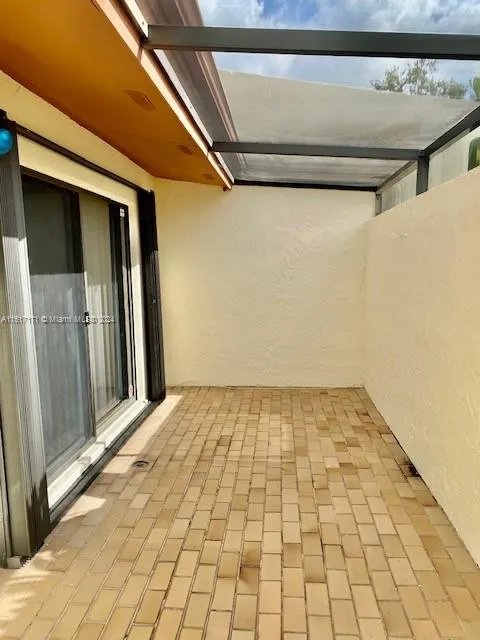 Miami, Florida 33173, United States, 2 Bedrooms Bedrooms, ,3 BathroomsBathrooms,Residential,Pending,53330