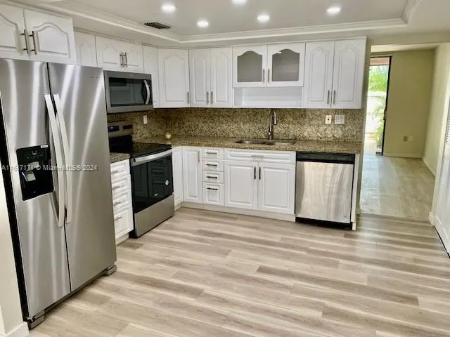 Miami, Florida 33173, United States, 2 Bedrooms Bedrooms, ,3 BathroomsBathrooms,Residential,Pending,53330