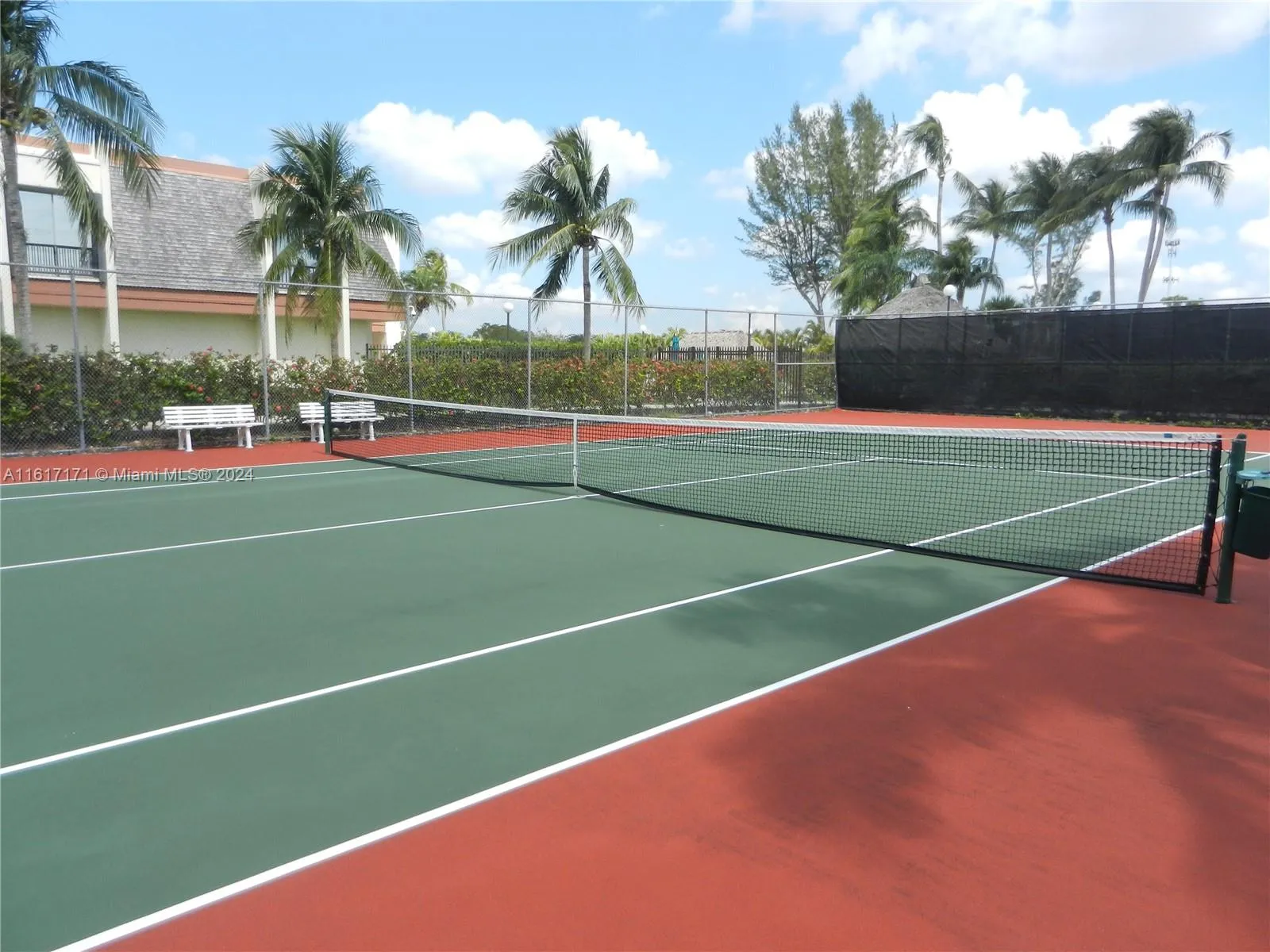 Miami, Florida 33173, United States, 2 Bedrooms Bedrooms, ,3 BathroomsBathrooms,Residential,Pending,53330