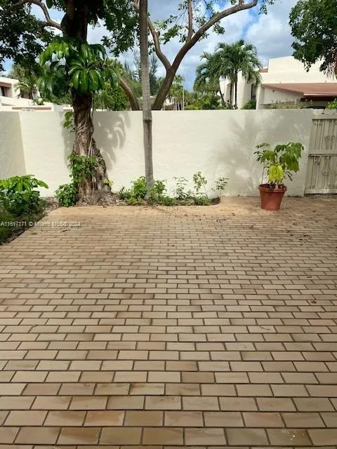 Miami, Florida 33173, United States, 2 Bedrooms Bedrooms, ,3 BathroomsBathrooms,Residential,Pending,53330