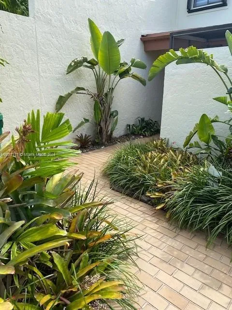 Miami, Florida 33173, United States, 2 Bedrooms Bedrooms, ,3 BathroomsBathrooms,Residential,Pending,53330