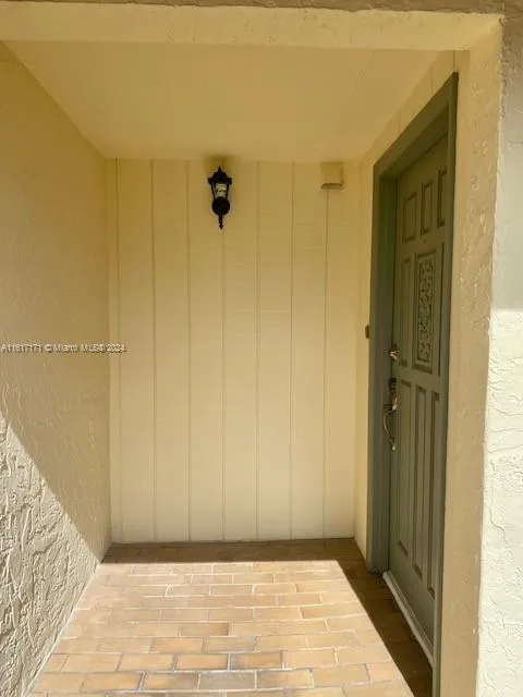 Miami, Florida 33173, United States, 2 Bedrooms Bedrooms, ,3 BathroomsBathrooms,Residential,Pending,53330