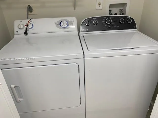 Miami, Florida 33173, United States, 2 Bedrooms Bedrooms, ,3 BathroomsBathrooms,Residential,Pending,53330