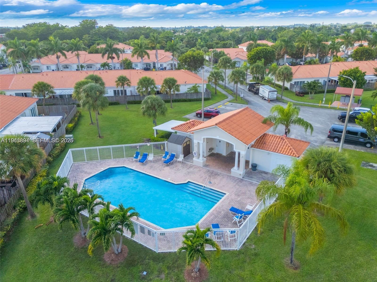 EUREKA PALM GARDEN - Residential