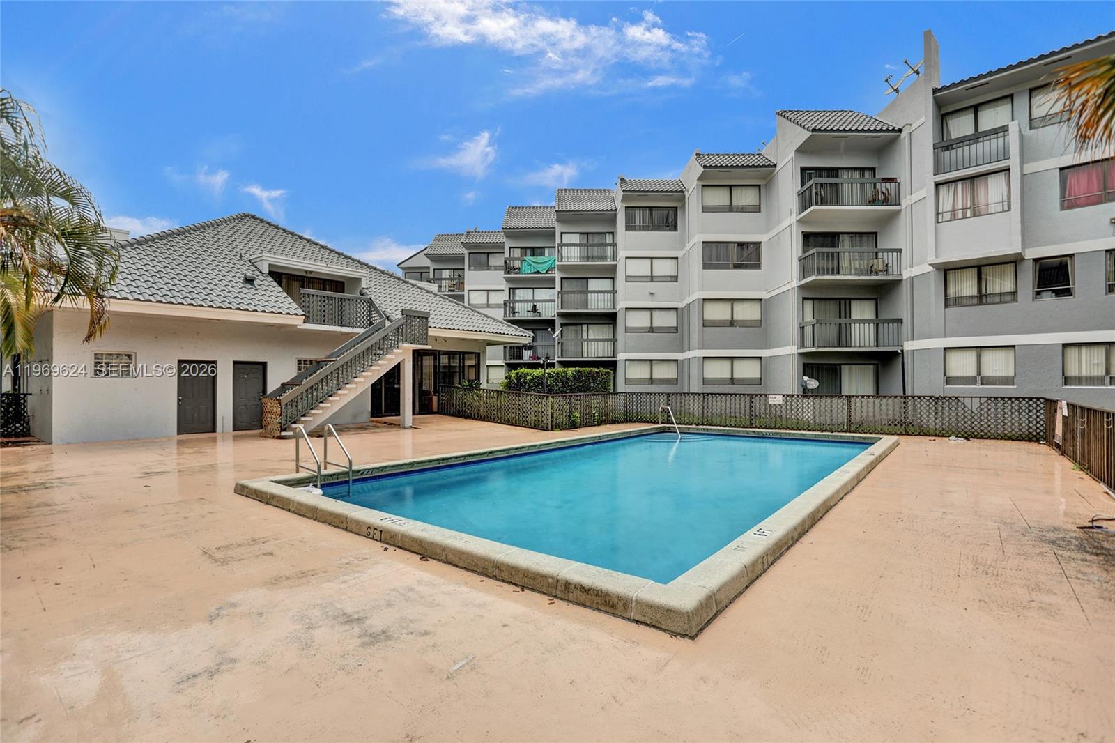 PRESIDENTIAL GOLFVIEW CON - Residential Lease