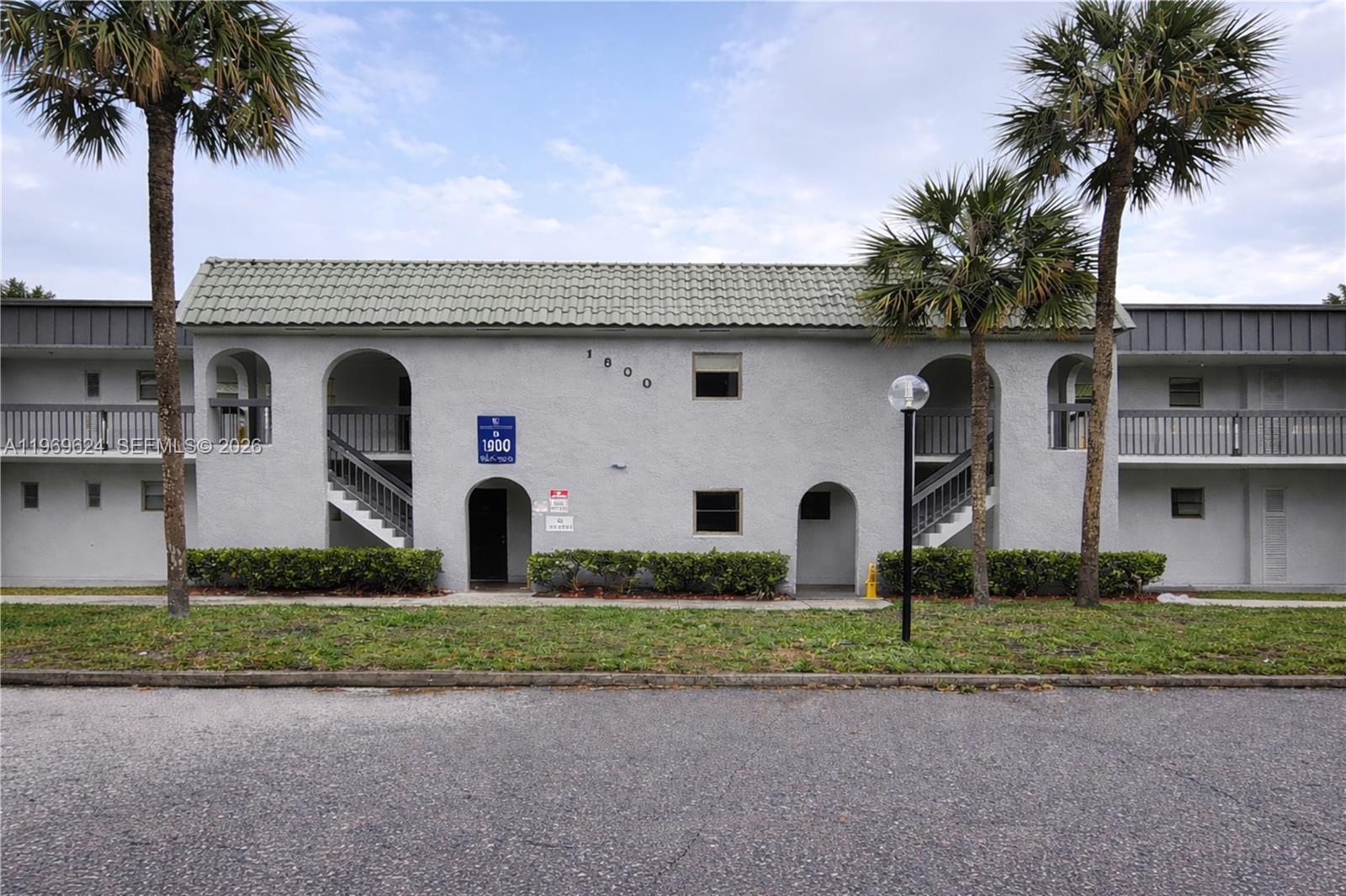 PRESIDENTIAL GOLFVIEW CON - Residential Lease