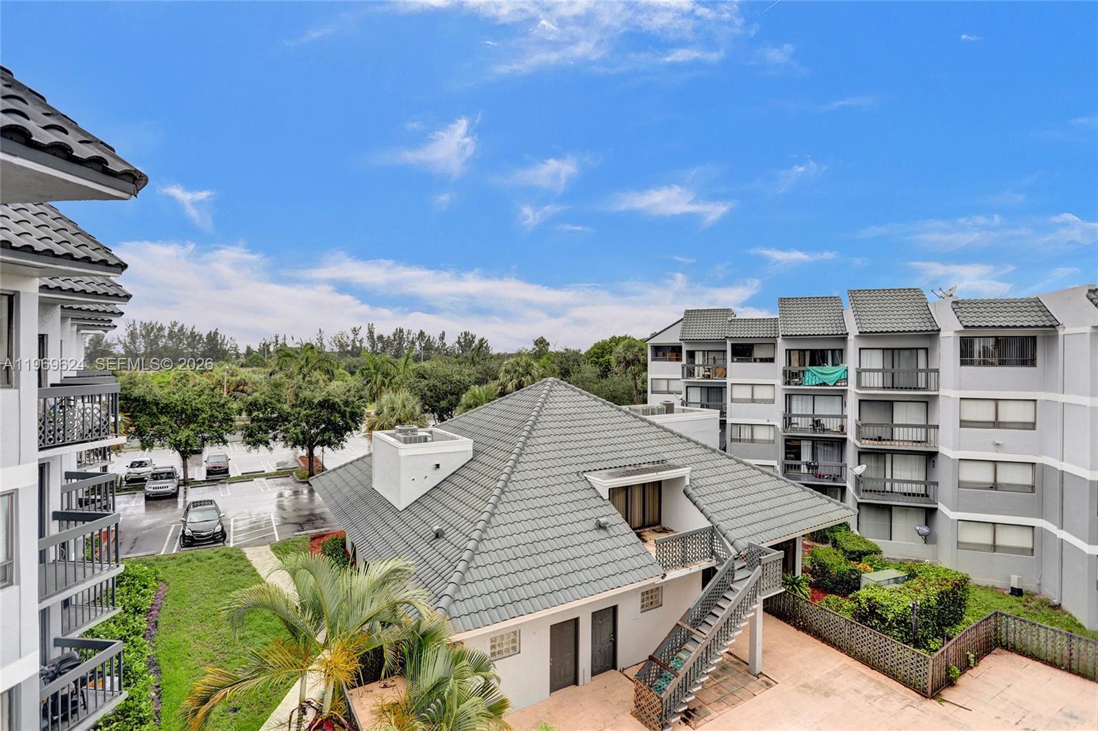 PRESIDENTIAL GOLFVIEW CON - Residential Lease