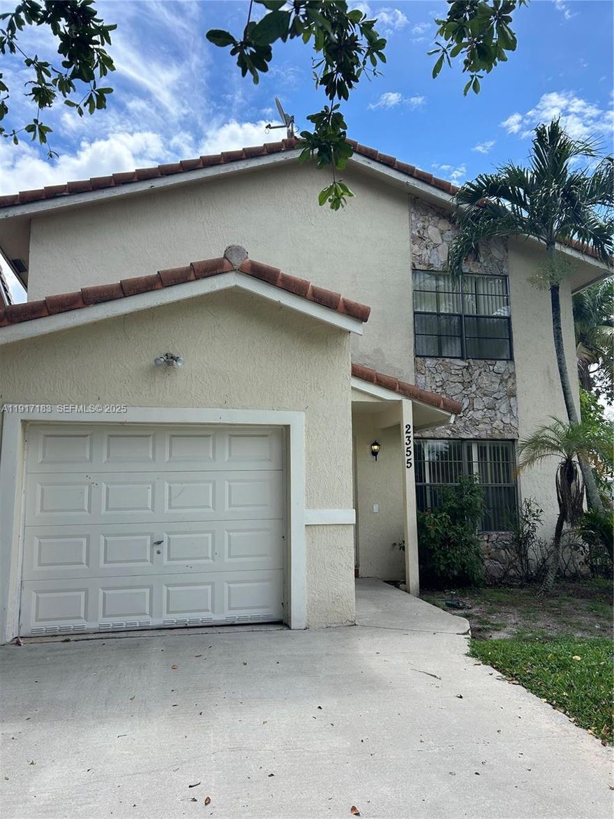 Coral Springs – Convenient Location!
2-story 4BED/2.5BATH single-family home with private pool and 1-car garage in the desirable western Coral Springs area, known for its strong school districts and everyday convenience. Home offers tile flooring throughout and all bedrooms upstairs, providing a practical layout for a variety of living situations.
Enjoy easy access to major highways, plus close proximity to Coral Springs’ dining, hospitals, shopping, and entertainment options.
NO HOA APPROVAL – Quick move-in available.
A solid rental option in a prime, well-connected location.