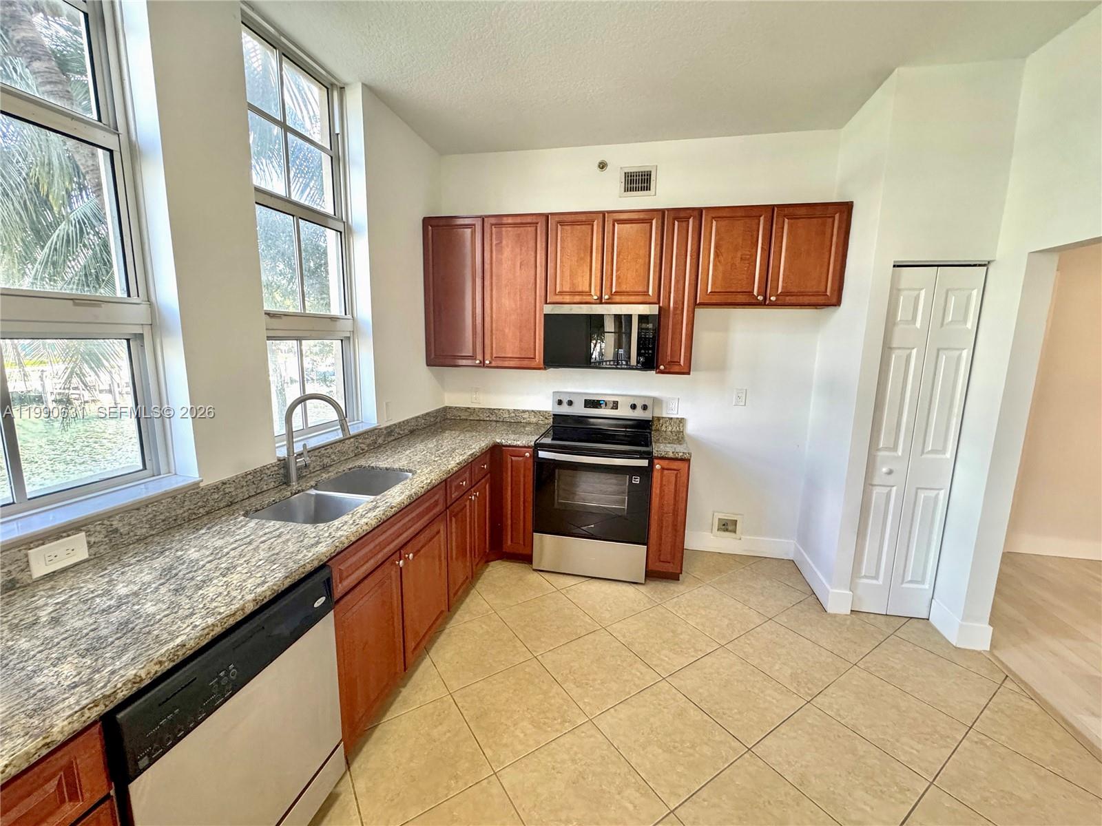 ALAQUA CONDO - Residential