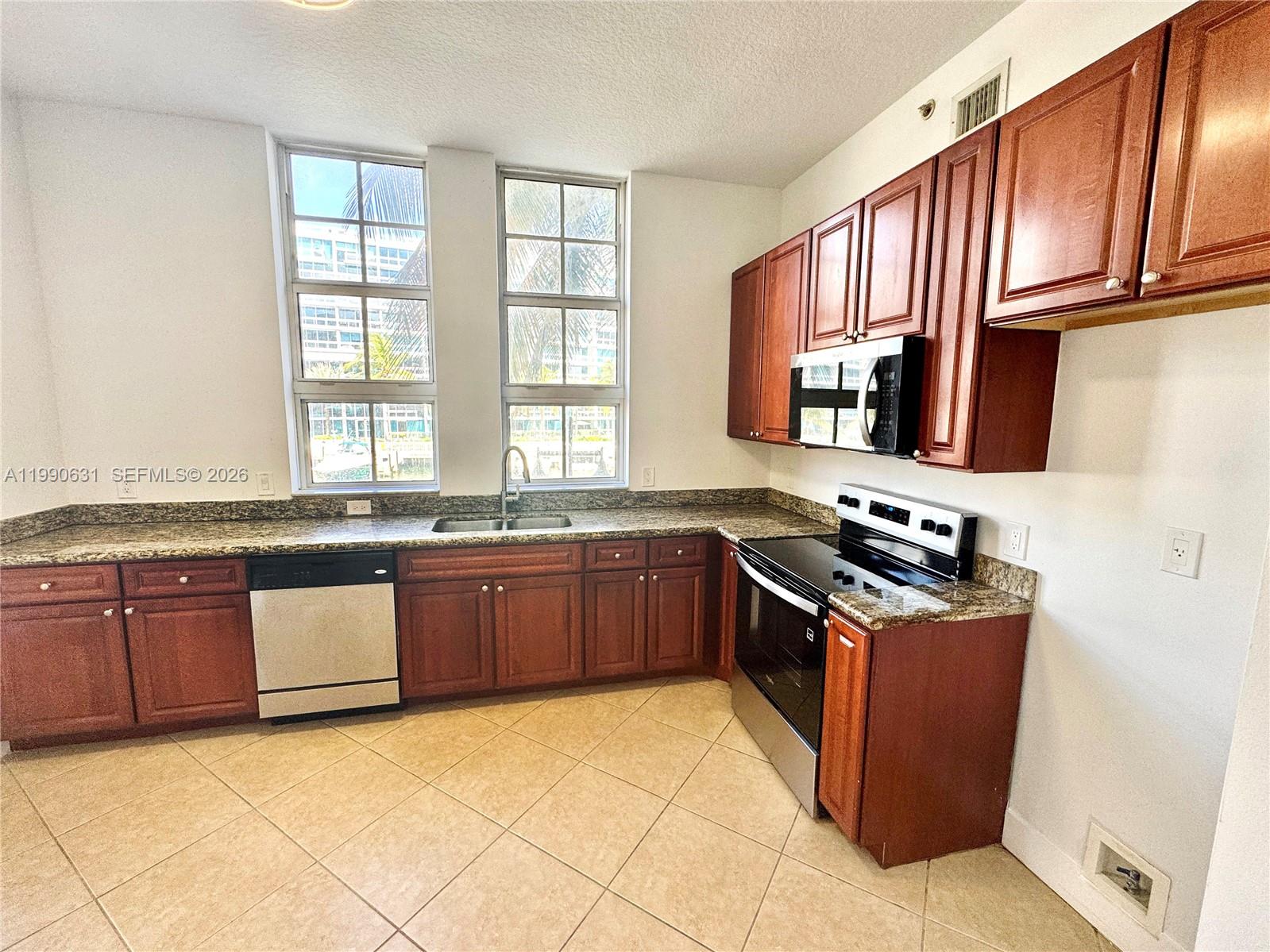 ALAQUA CONDO - Residential