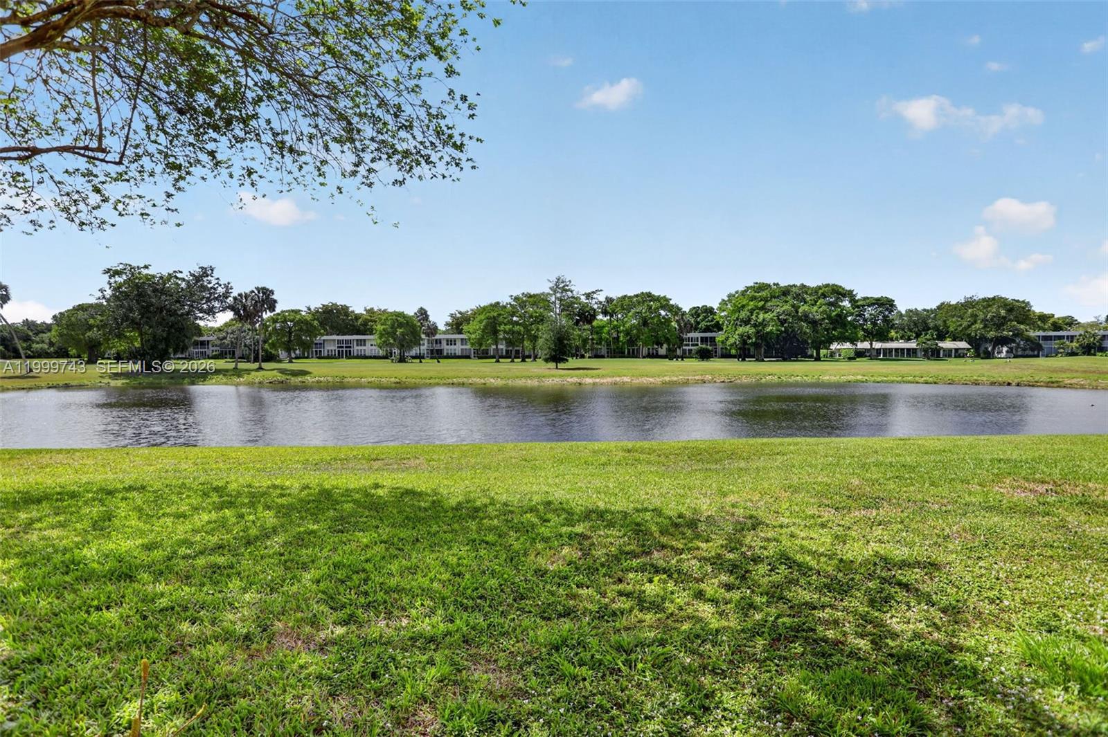 NO 102 PALM-AIRE COUNTRY - Residential