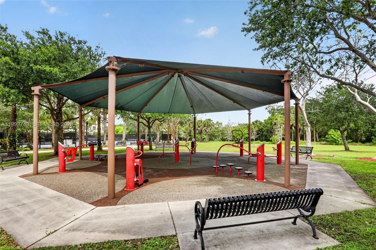 NO 102 PALM-AIRE COUNTRY - Residential