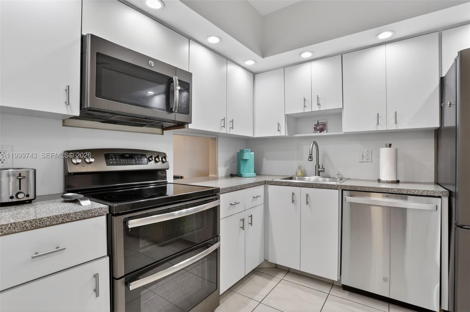 NO 102 PALM-AIRE COUNTRY - Residential