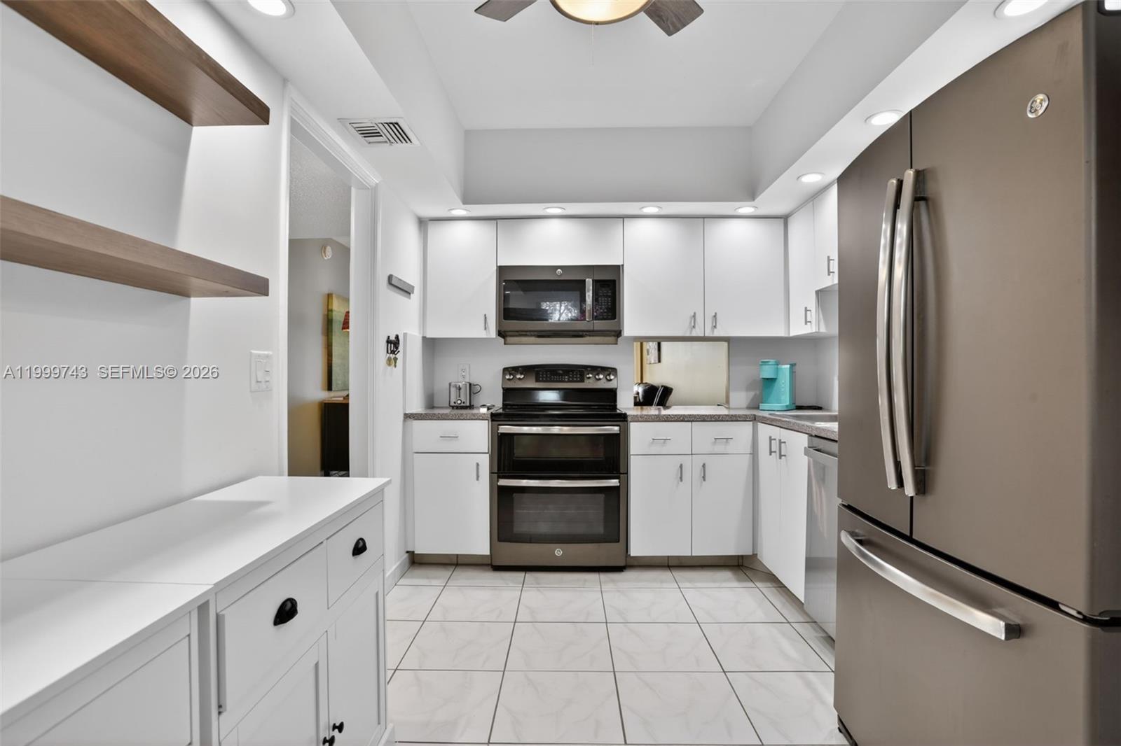 NO 102 PALM-AIRE COUNTRY - Residential