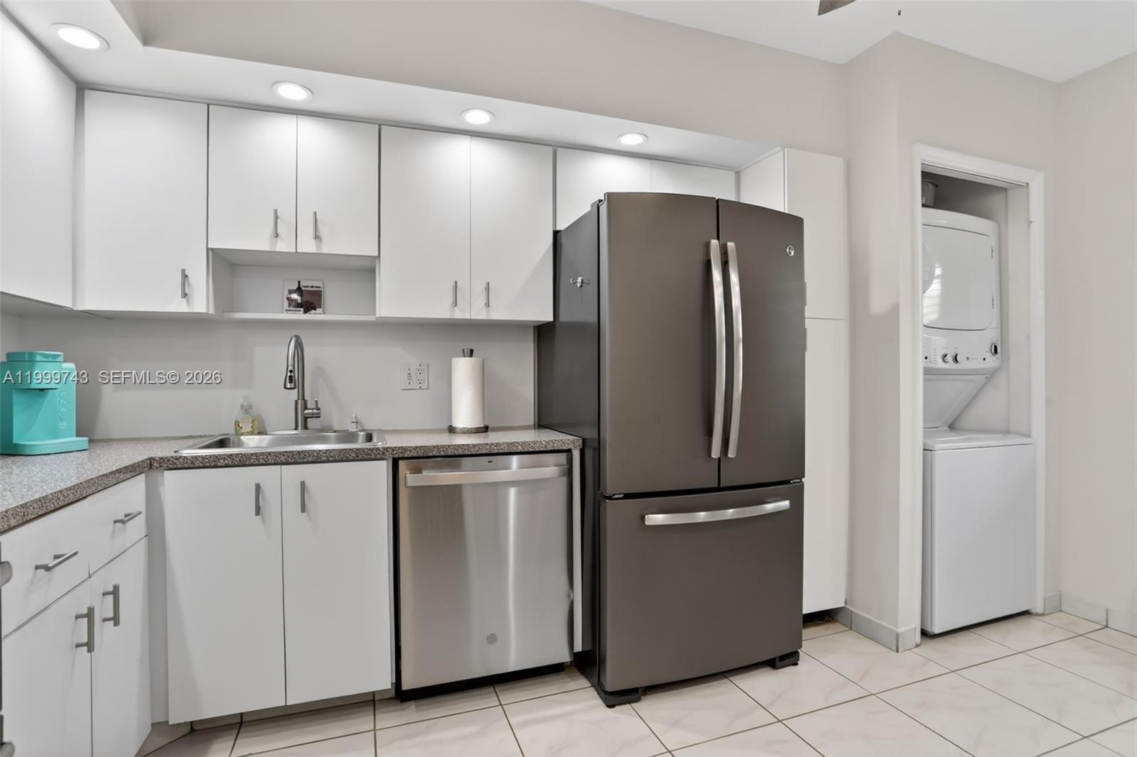 NO 102 PALM-AIRE COUNTRY - Residential