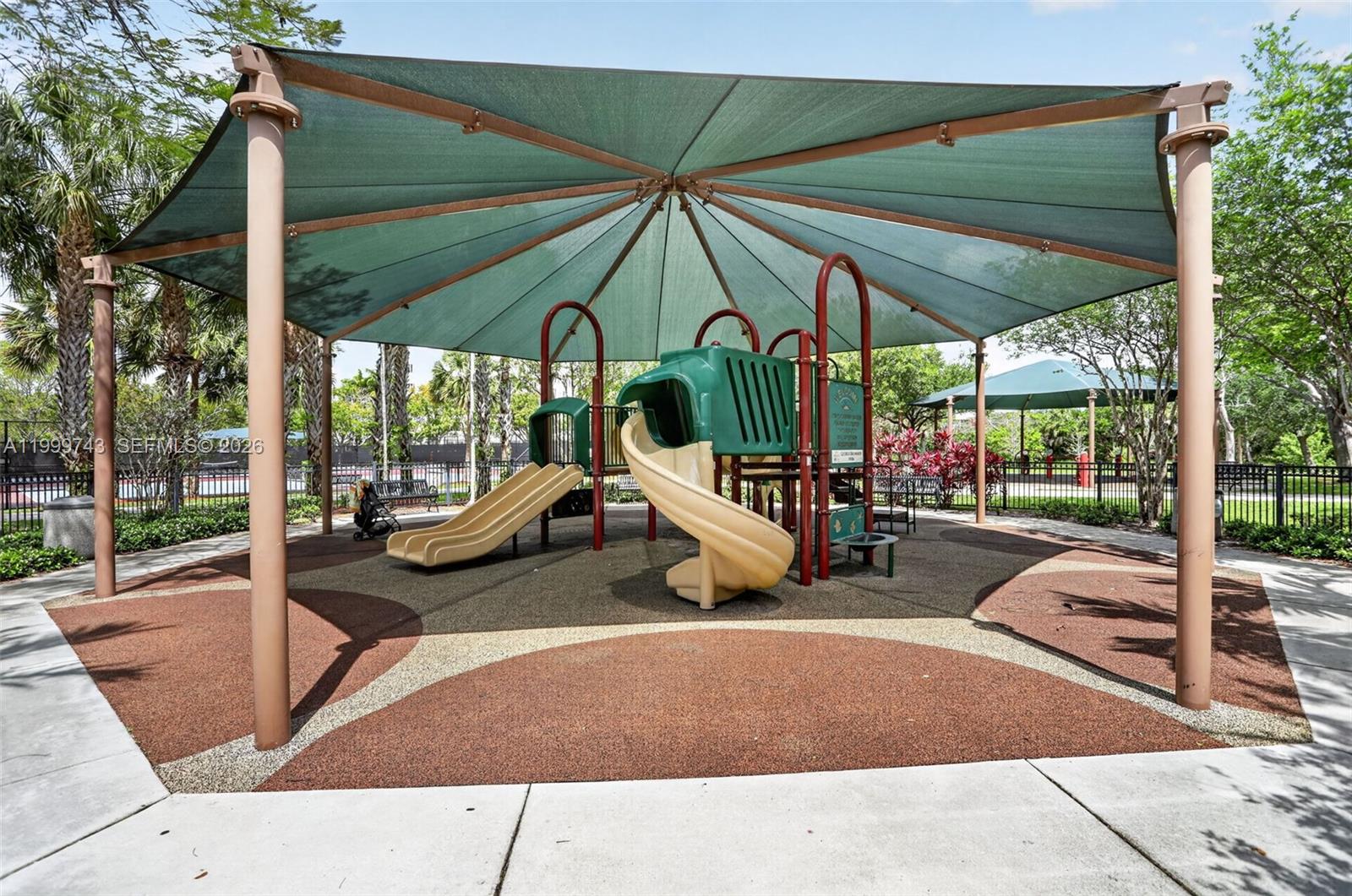 NO 102 PALM-AIRE COUNTRY - Residential