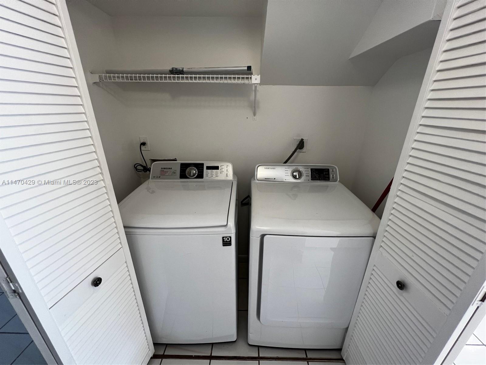 KENDALL SPRINGS - Residential Lease