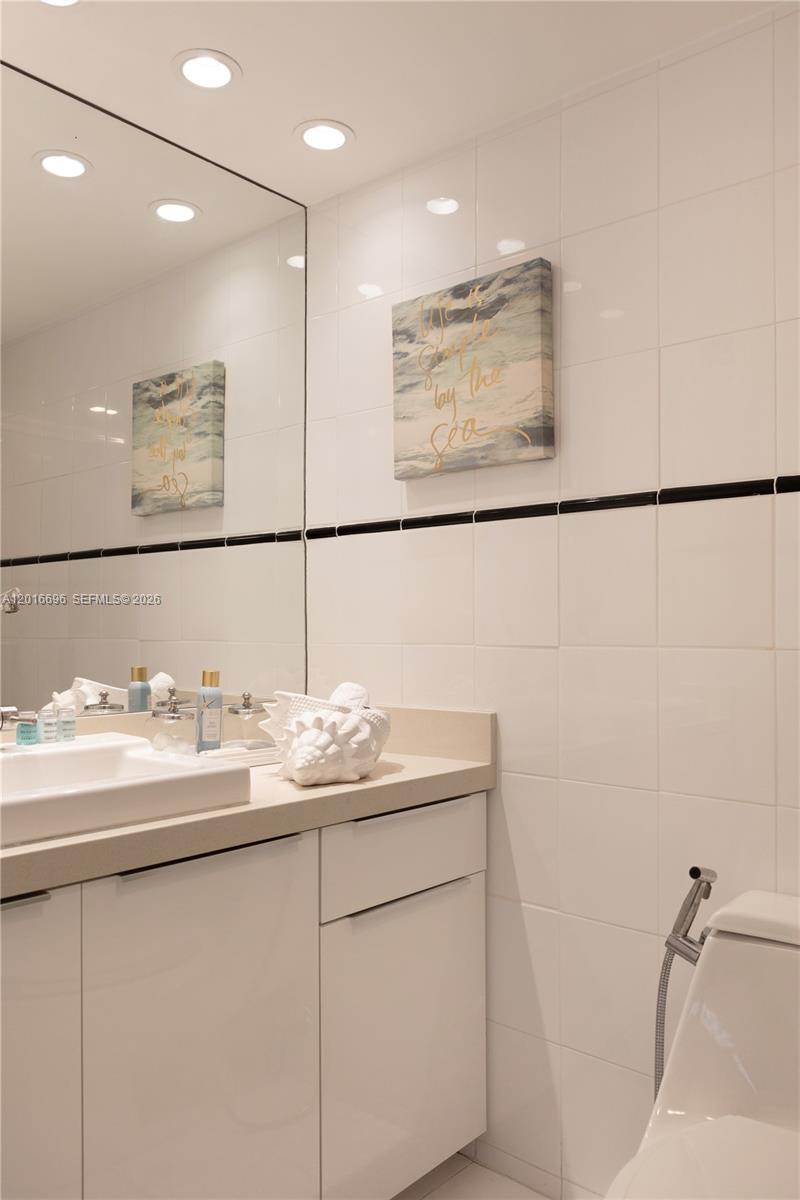 IMPERIAL TOWERS CONDO - Residential