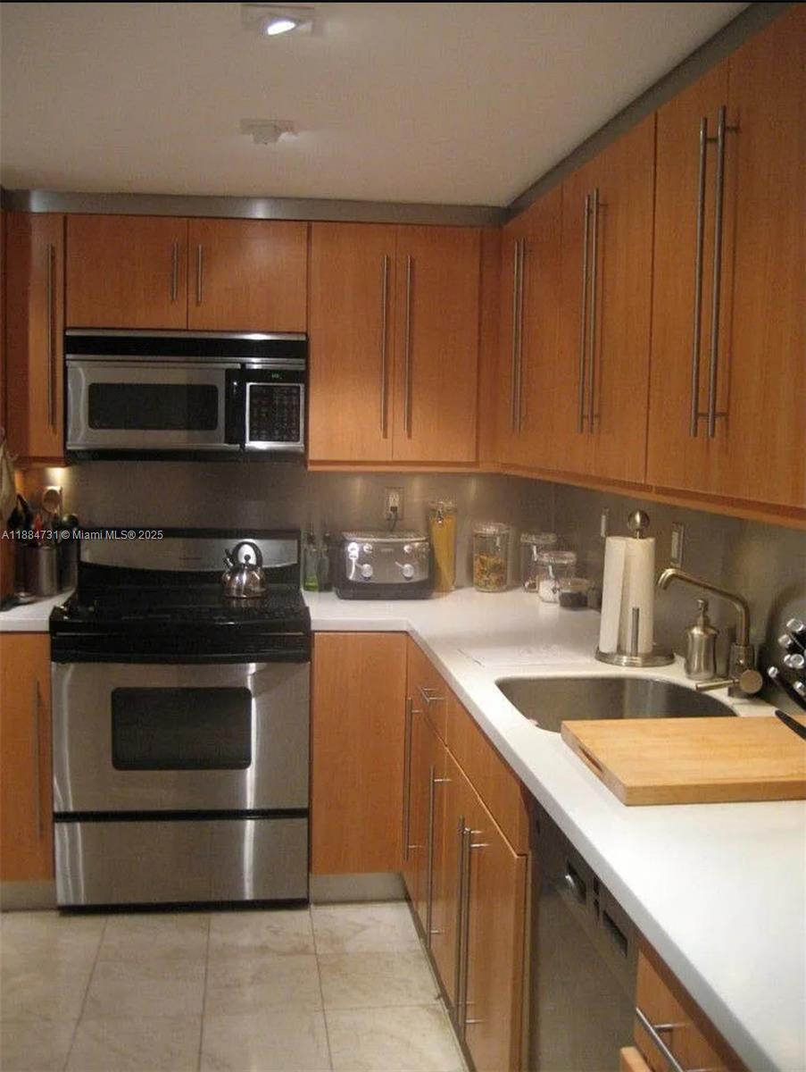 ST REGIS APTS CONDO - Residential Lease