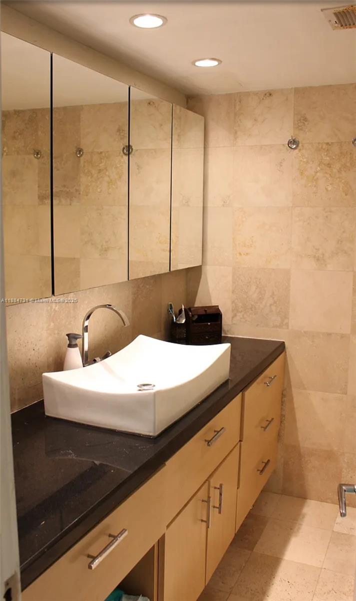 ST REGIS APTS CONDO - Residential Lease