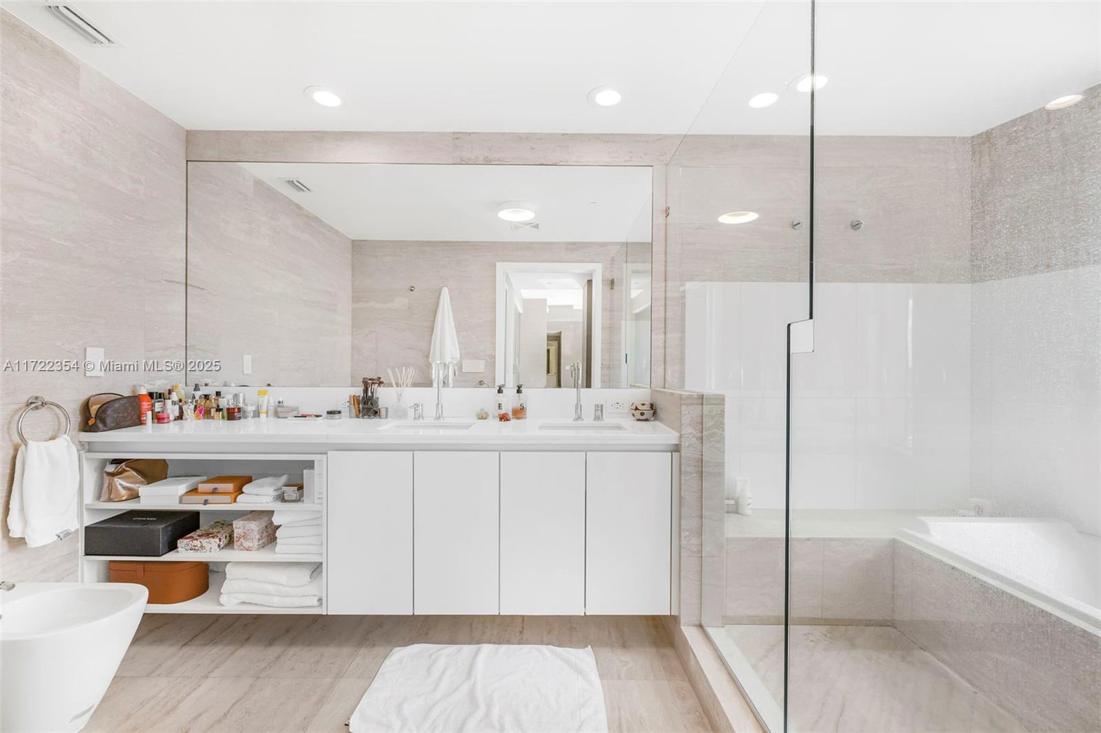 CAPRI SOUTH BEACH CONDO - Residential