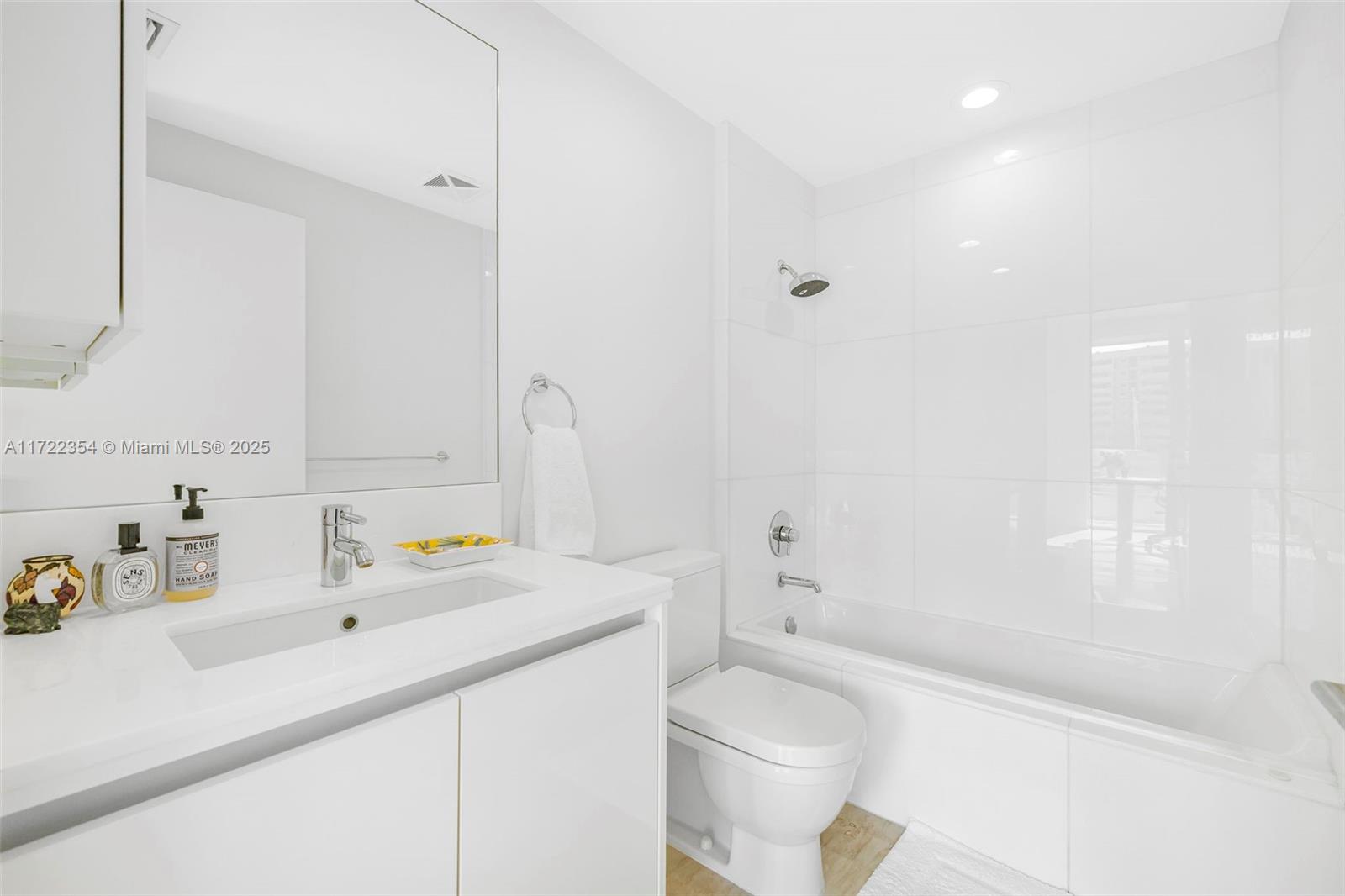 CAPRI SOUTH BEACH CONDO - Residential