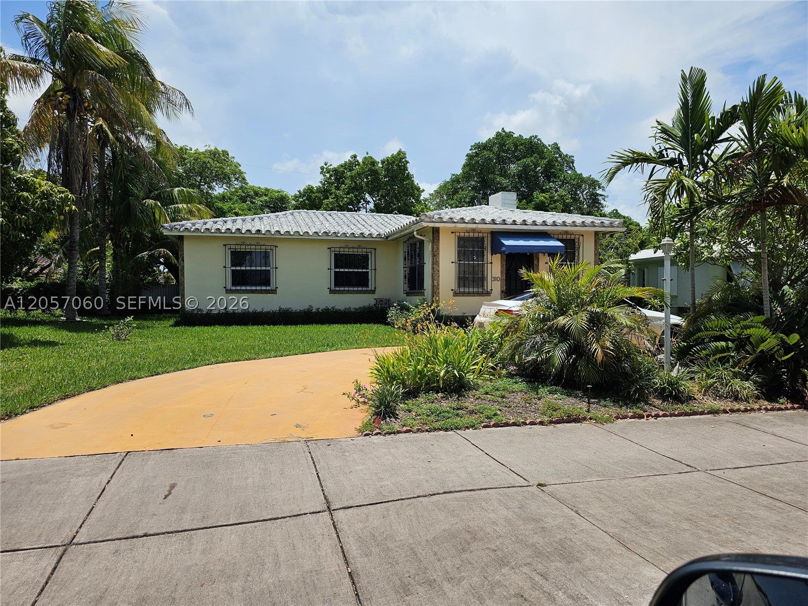 310 Ponce De Leon Blvd