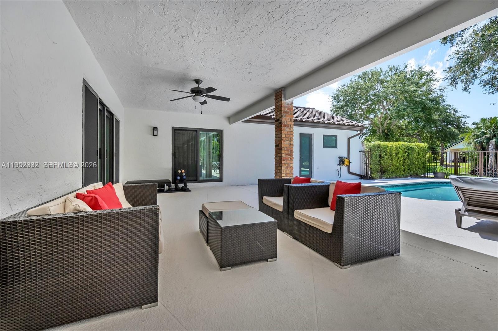 LAUREL OAKS EAST - Residential