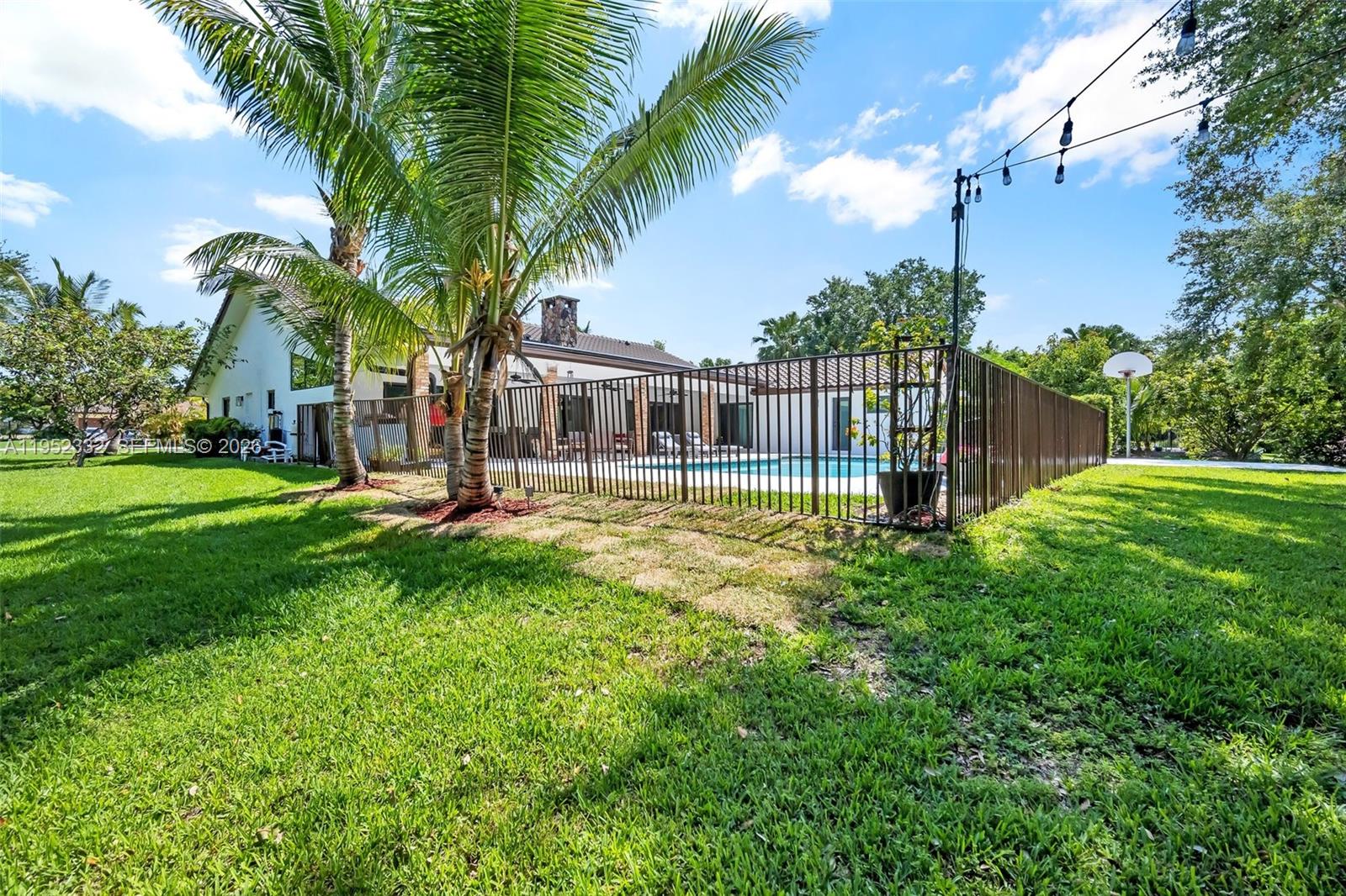 LAUREL OAKS EAST - Residential