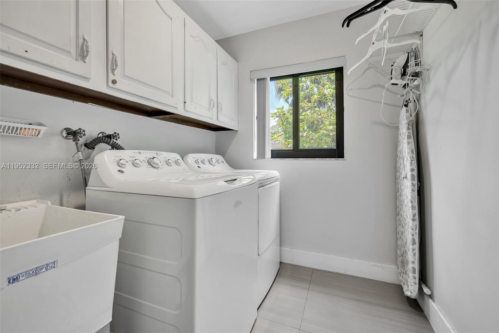 LAUREL OAKS EAST - Residential