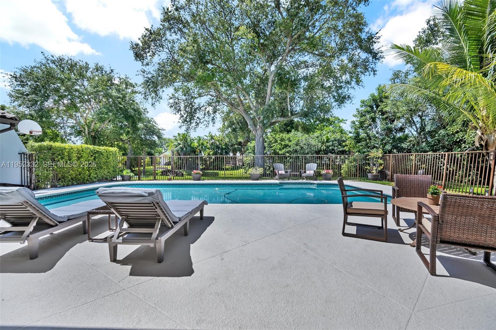 LAUREL OAKS EAST - Residential