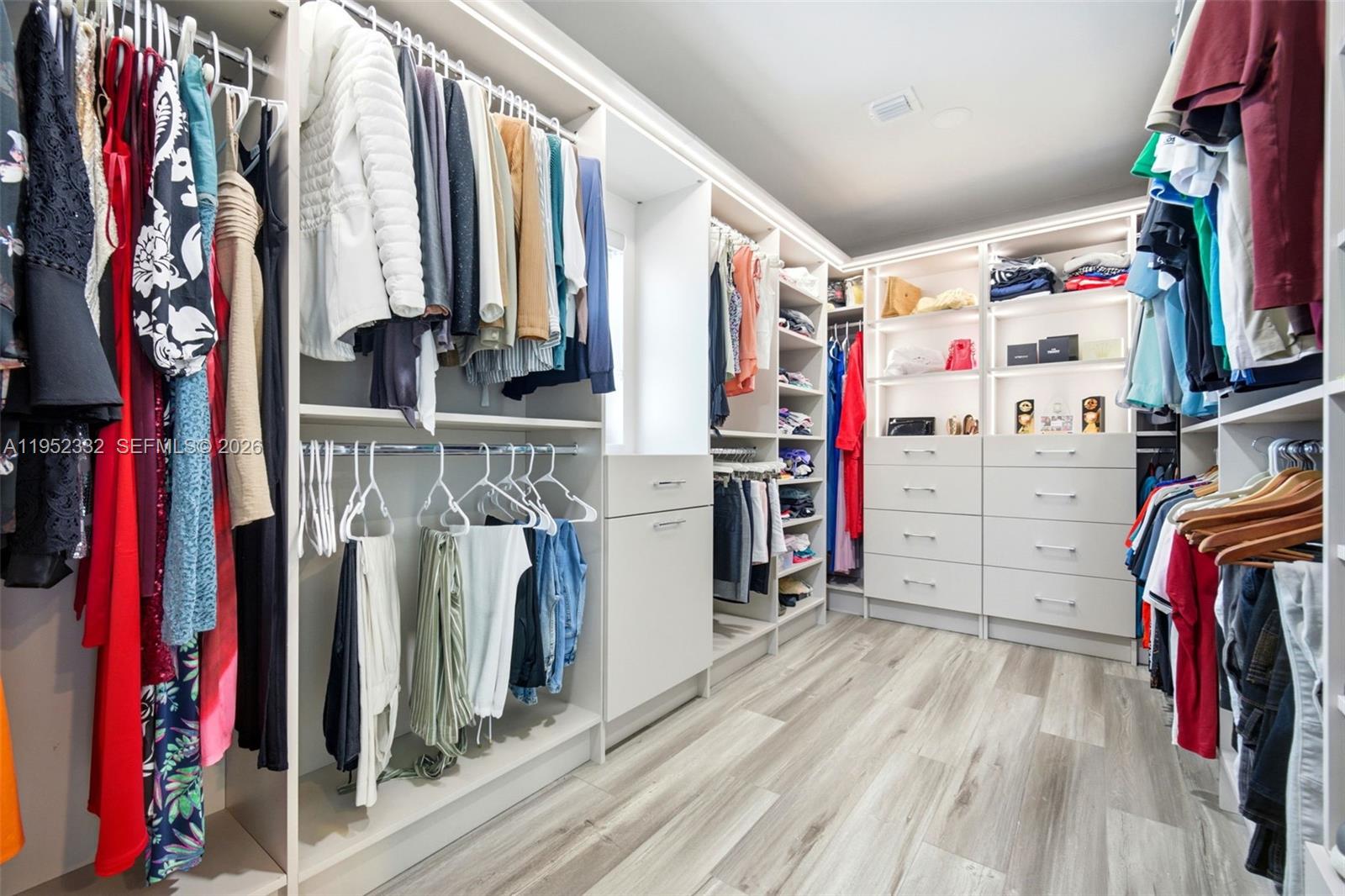 LAUREL OAKS EAST - Residential